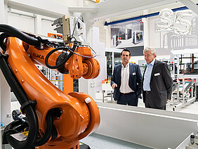 KUKA-Roboter in HandlingTech-Roboterzelle beim OpenHouse 2019