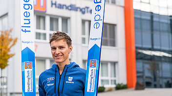 Manuel Faißt in front of HandlingTech company building