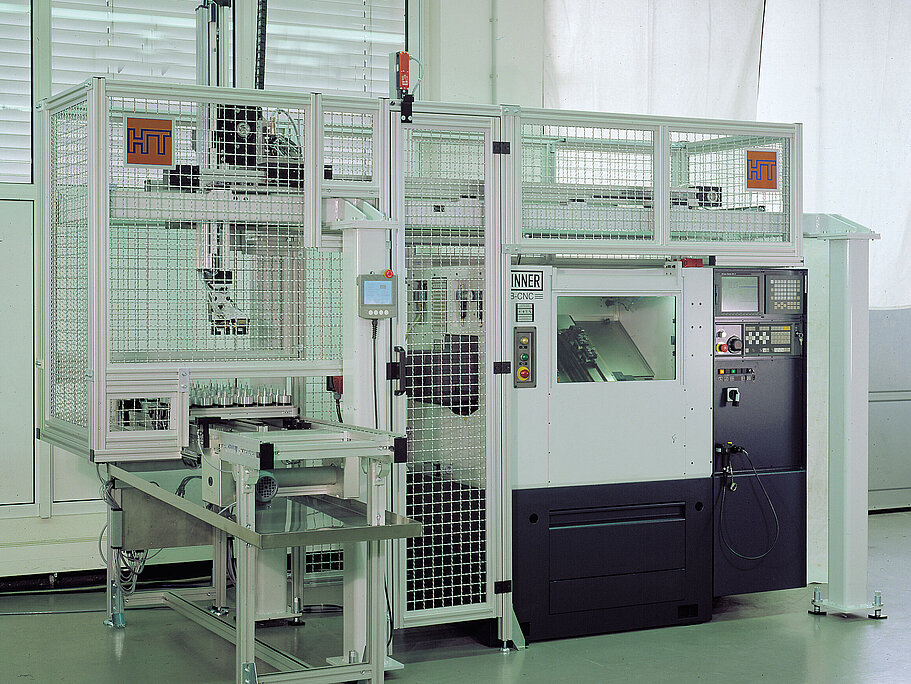 HandlingTech lineX-Linearautomation an Spinner Drehmaschine