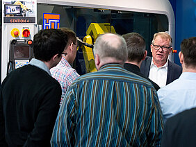 Vorführung Automationszellen von HandlingTech auf dem TechDay in Werdohl.