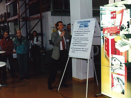 Presentation given by Jörg Hutzel during first Inhouse-Show from HandlingTech in 1999 Presentation given by Jörg Hutzel during first Inhouse-Show from HandlingTech in 1999